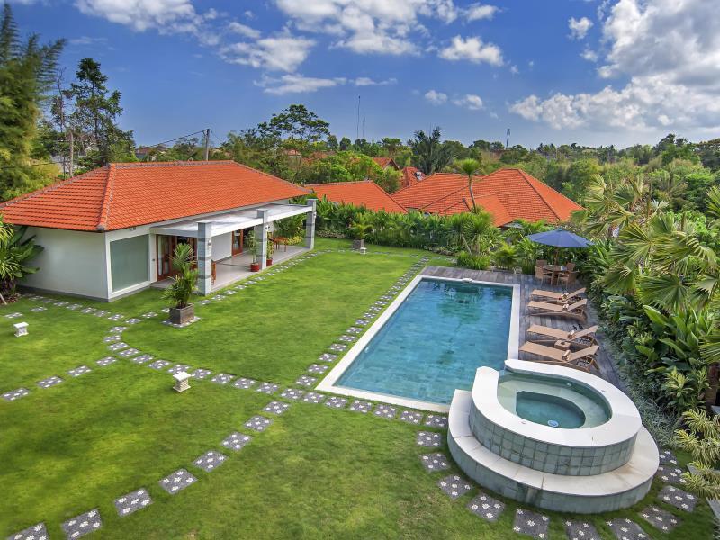 Villa Yenian By Villa Finder Canggu Εξωτερικό φωτογραφία